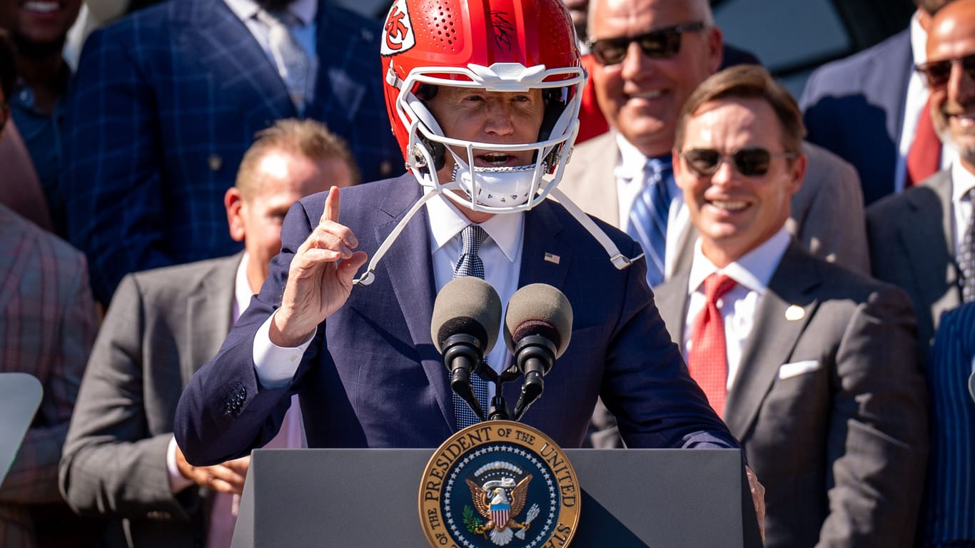 "Average Joe": Als Präsident aus dem Volk, so sieht Joe Biden sich gerne. Hier beim Empfang des Super-Bowl-Siegers Kansas City Chiefs im Mai 2024.