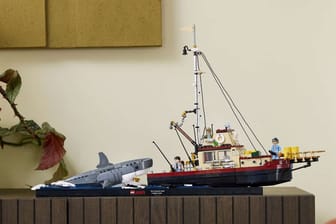 Fans des Films "Der Weiße Hai" können das legendäre Boot "Orca" aus dem Streifen zu Hause nachbauen.