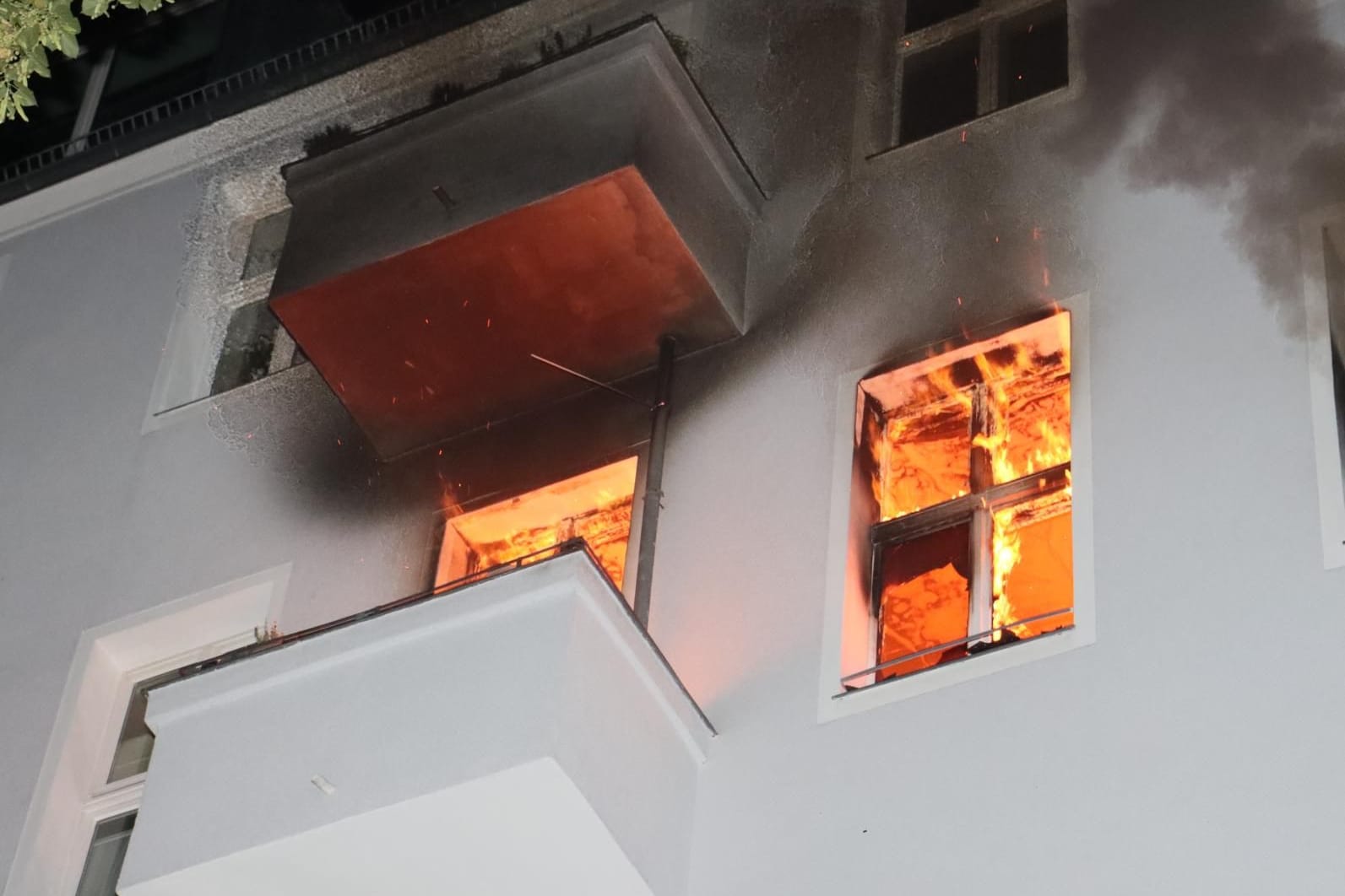 Wohnung in Flammen: Eine Person ist bei dem Brand ums Leben gekommen.