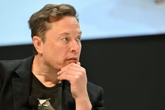 Entertainment Bilder des Tages Elon Musk participates in the 71st edition of Cannes Lions at the Palais des Festivals in Cannes Elon Musk participates in the 71st edition of Cannes Lions at the Palais des Festivals in Cannes
