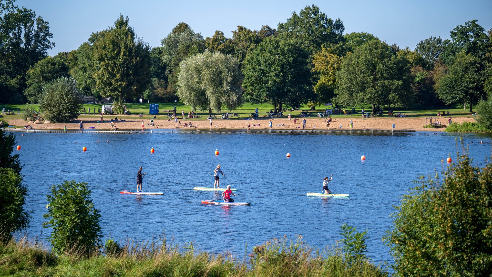 Der Werdersee in Bremen: Der Mann konnte nicht mehr reanimiert werden. Der Werdersee in Bremen: Der Mann konnte nicht mehr reanimiert werden.
