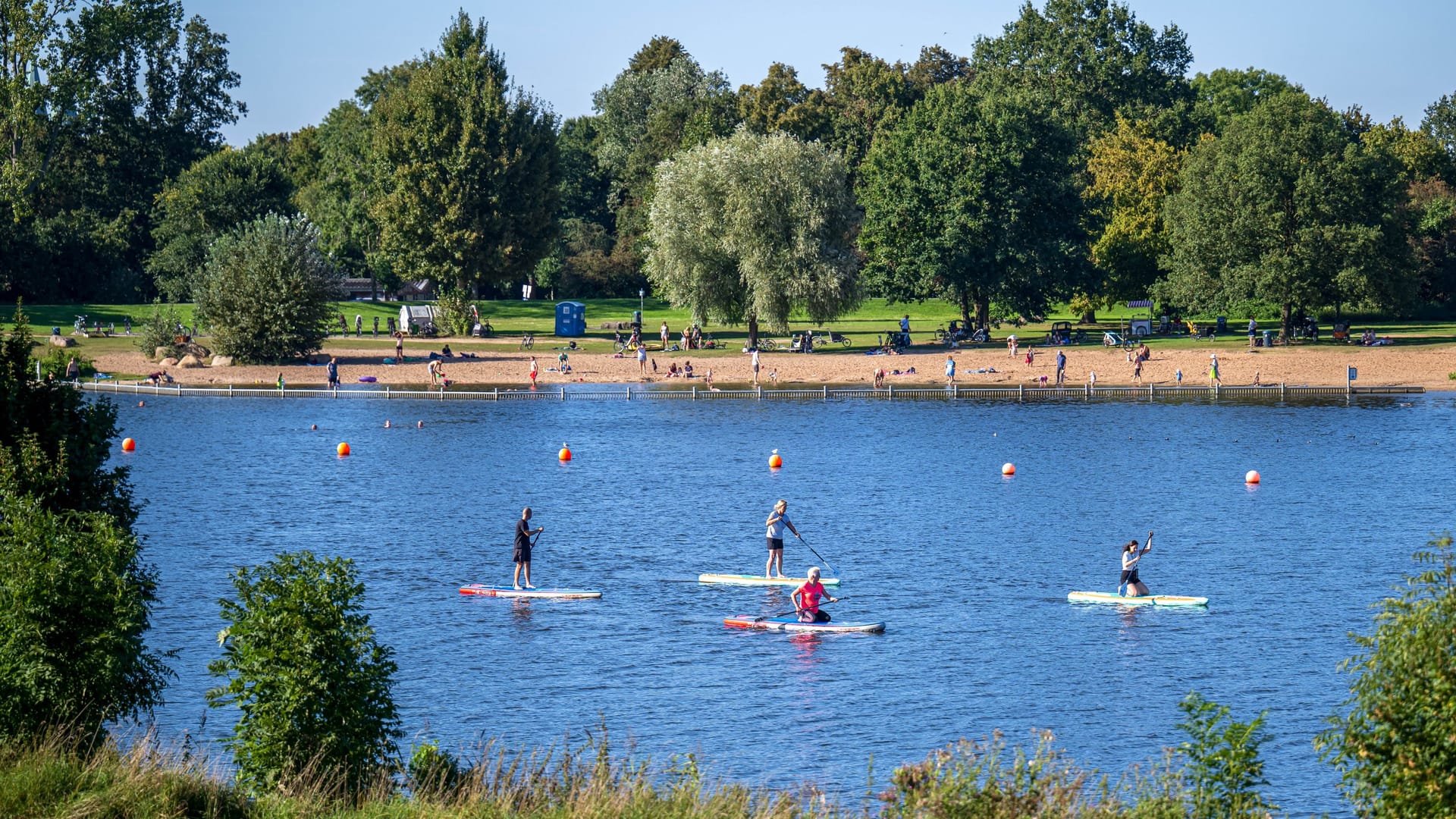 Der Werdersee in Bremen: Der Mann konnte nicht mehr reanimiert werden. Der Werdersee in Bremen: Der Mann konnte nicht mehr reanimiert werden.