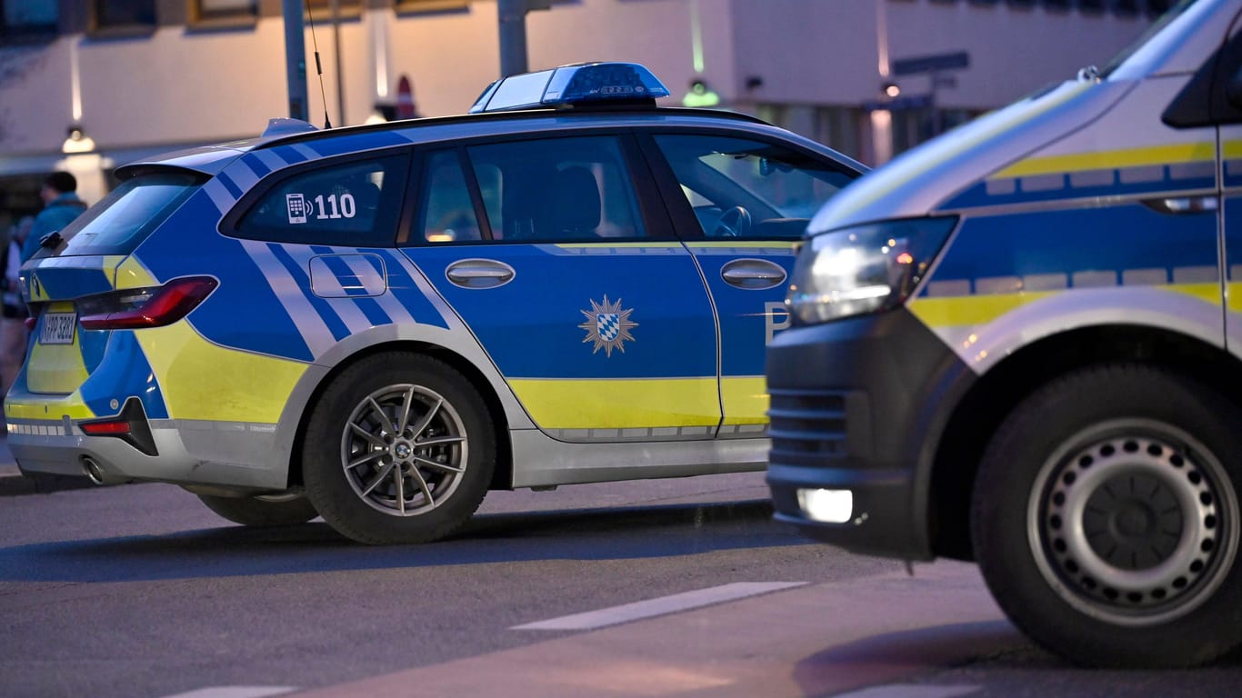 Streifenwagen der Nürnberger Polizei (Archivbild): Eine vermisste Frau ist wieder entdeckt worden.