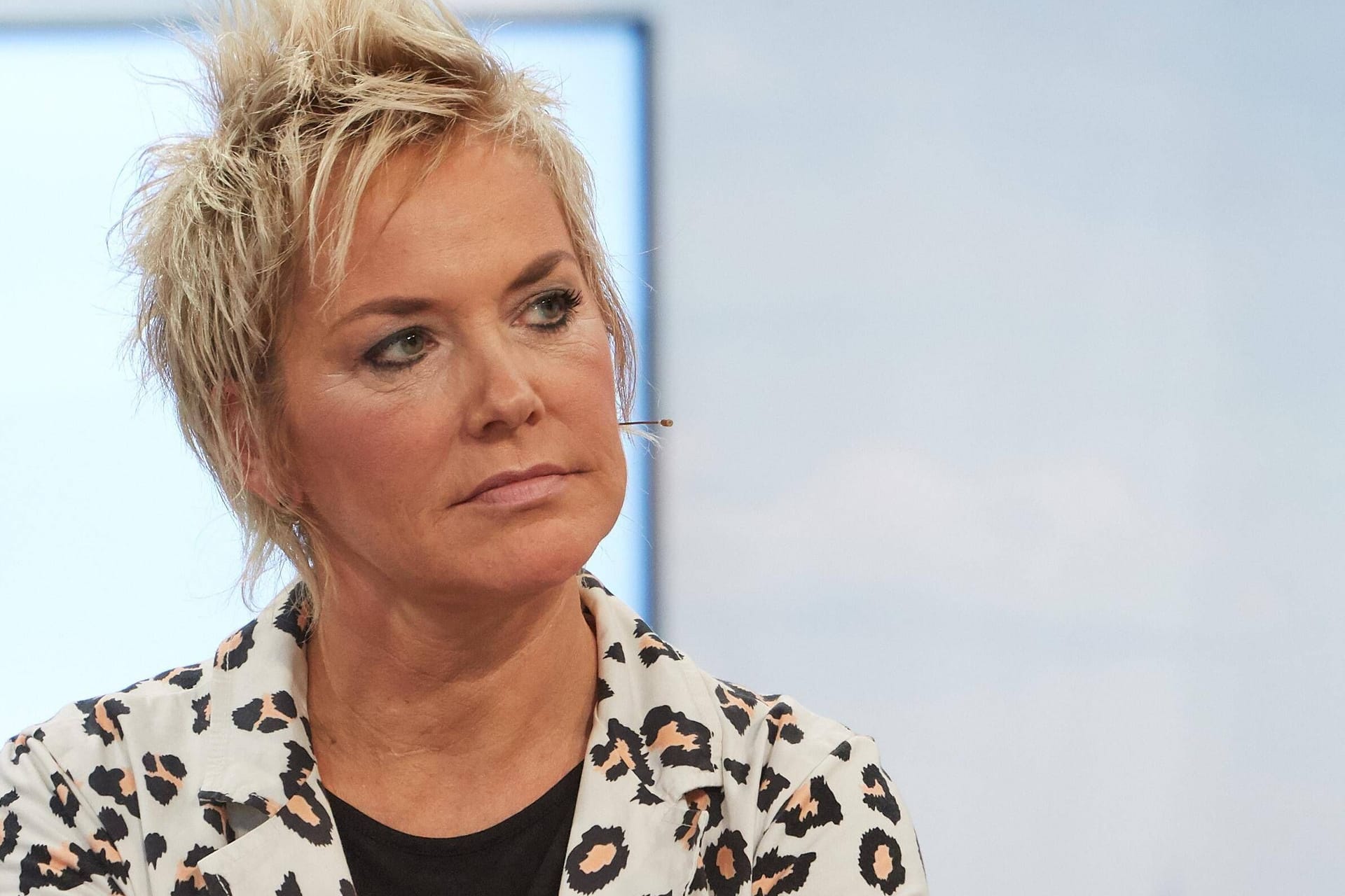 Inka Bause: Die Moderatorin wirkt nachdenklich ob der politischen Entwicklung in Deutschland. Inka Bause: Die Moderatorin wirkt nachdenklich ob der politischen Entwicklung in Deutschland.