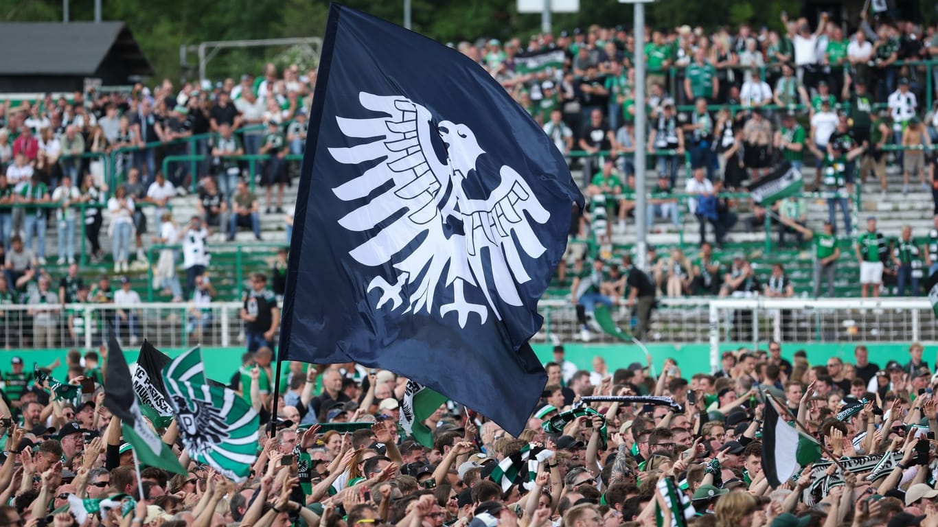 Preußen Münsters Fans feiern spontan den Aufstieg