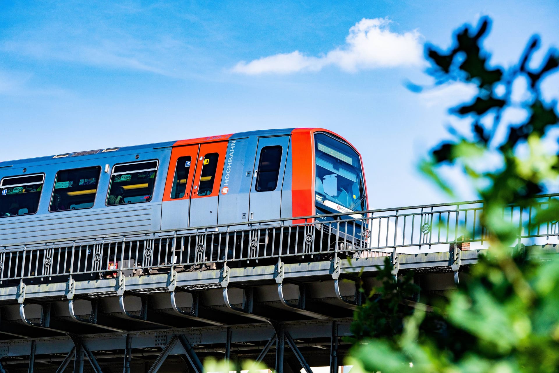 Eine Bahn auf der Linie U1 (Symbolfoto): Fahrgäste können im Sommer nicht mehr ohne Halt durchfahren.