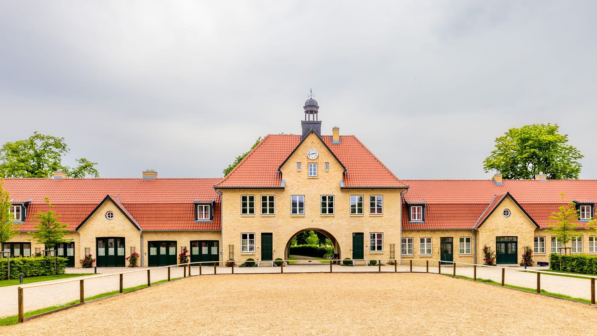 Gut Rothensande: Bekannt geworden als "Immenhof" ist das Gut inzwischen ein Hotel.