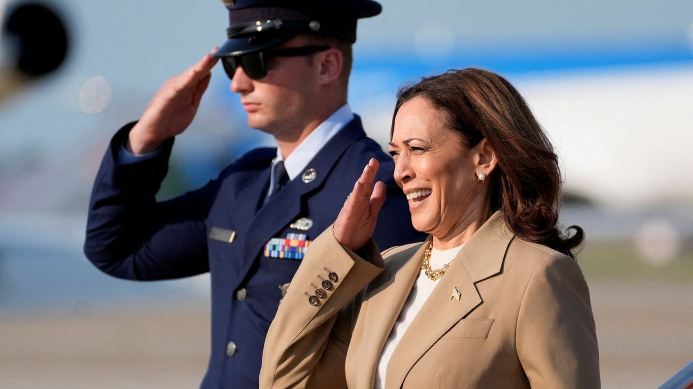 US-Vizepräsidentin Kamala Harris landet auf einem Militärstützpunkt im US-Bundesstaat Maryland.