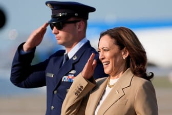 US-Vizepräsidentin Kamala Harris landet auf einem Militärstützpunkt im US-Bundesstaat Maryland.