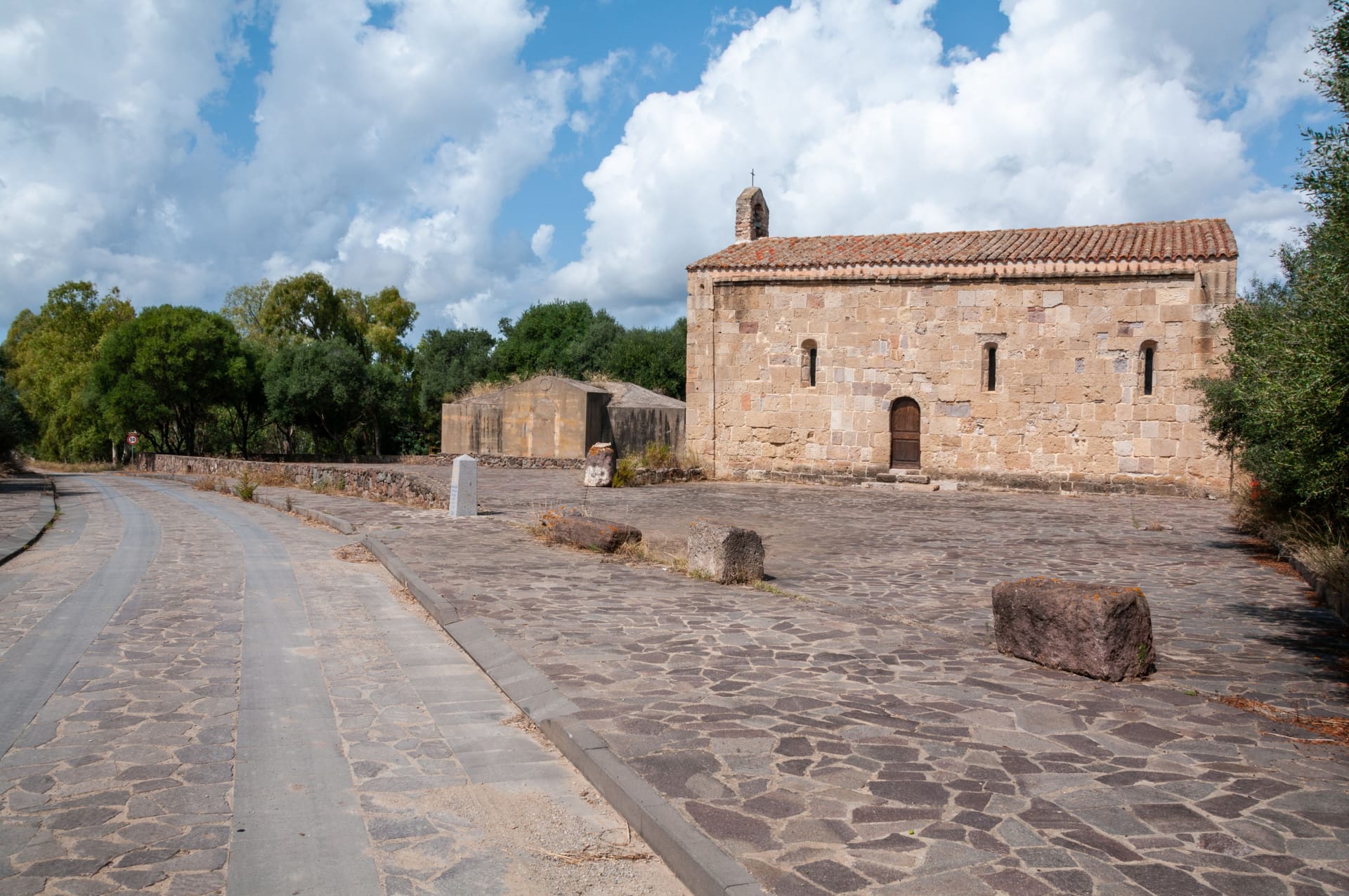 "Santa Barbara Mining Trail": Die im 11. Jahrhundert erbaute Kirche Santa Maria di Palmas war im Zweiten Weltkrieg Zufluchtsort für viele Einheimische.