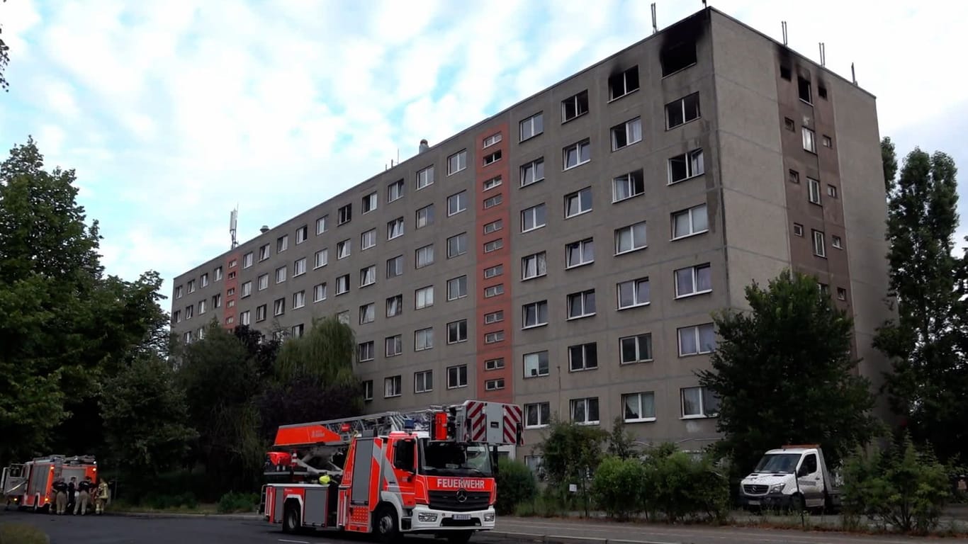 Berlin-Weißensee: Die Berliner Feuerwehr wurde am Montagmorgen zu einem Wohnungsbrand alarmiert.