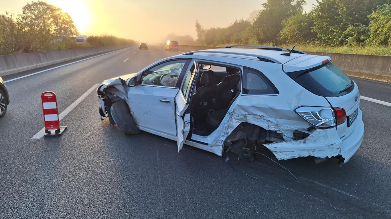 Der verunfallte Chevrolet: Alle fünf Insassen kamen ins Krankenhaus.