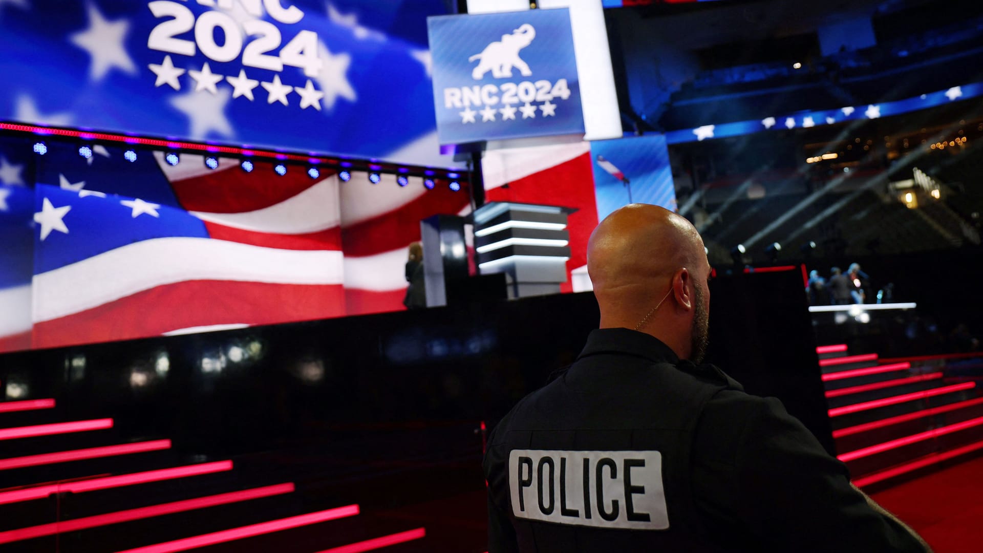 Erhöhte Sicherheitsvorkehrungen: Ein Polizist im Gebäude des Republikaner-Parteitags in Milwaukee.
