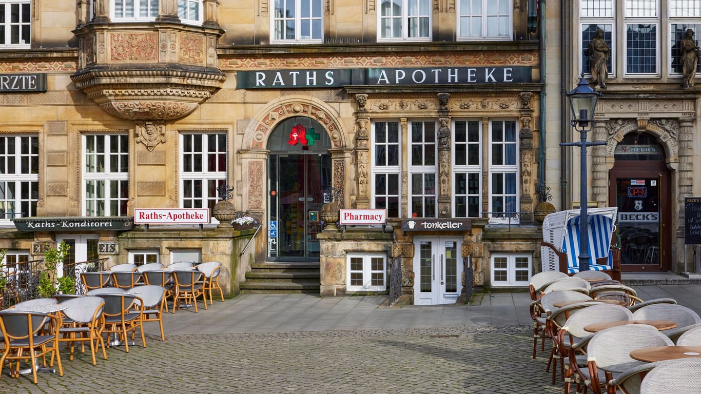 Die Raths-Apotheke am Markt in Bremen: Immer mehr Geschäfte schließen in der Stadt.