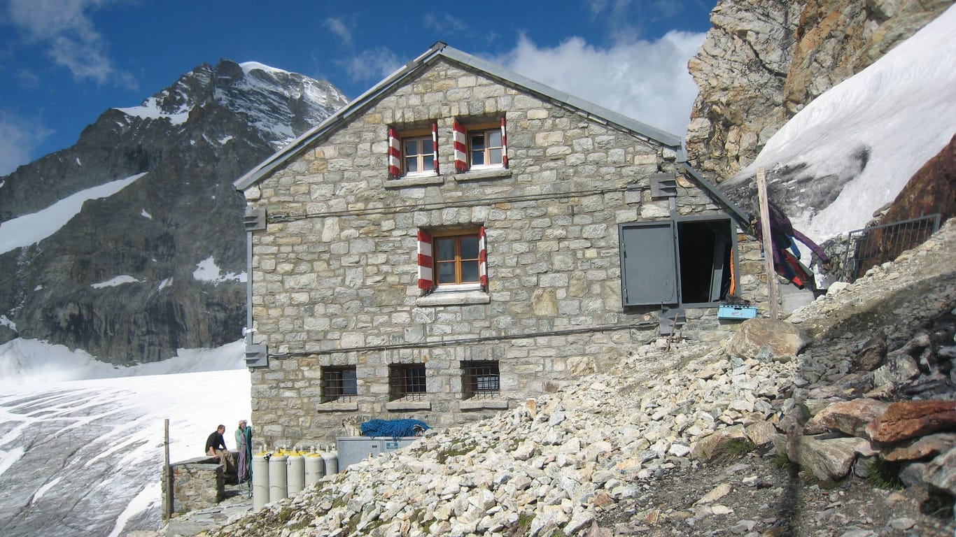 Rothornhütte von 1948 bei Zermatt