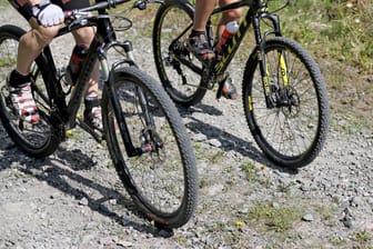 Felsbrocken verletzt Mountainbikerin aus Bayern