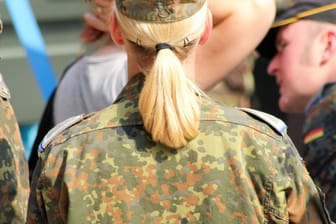 Deutsche Soldatin in Uniform (Symbolbild): Belästigung am Dortmunder Bahnhof