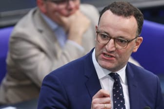 Jens Spahn während einer Bundestagsdebatte (Archivbild): Für den ehemaligen Gesundheitsminister ist ein riskanter Kurs, sich auf eine Wiederwahl Joe Bidens zu verlassen.