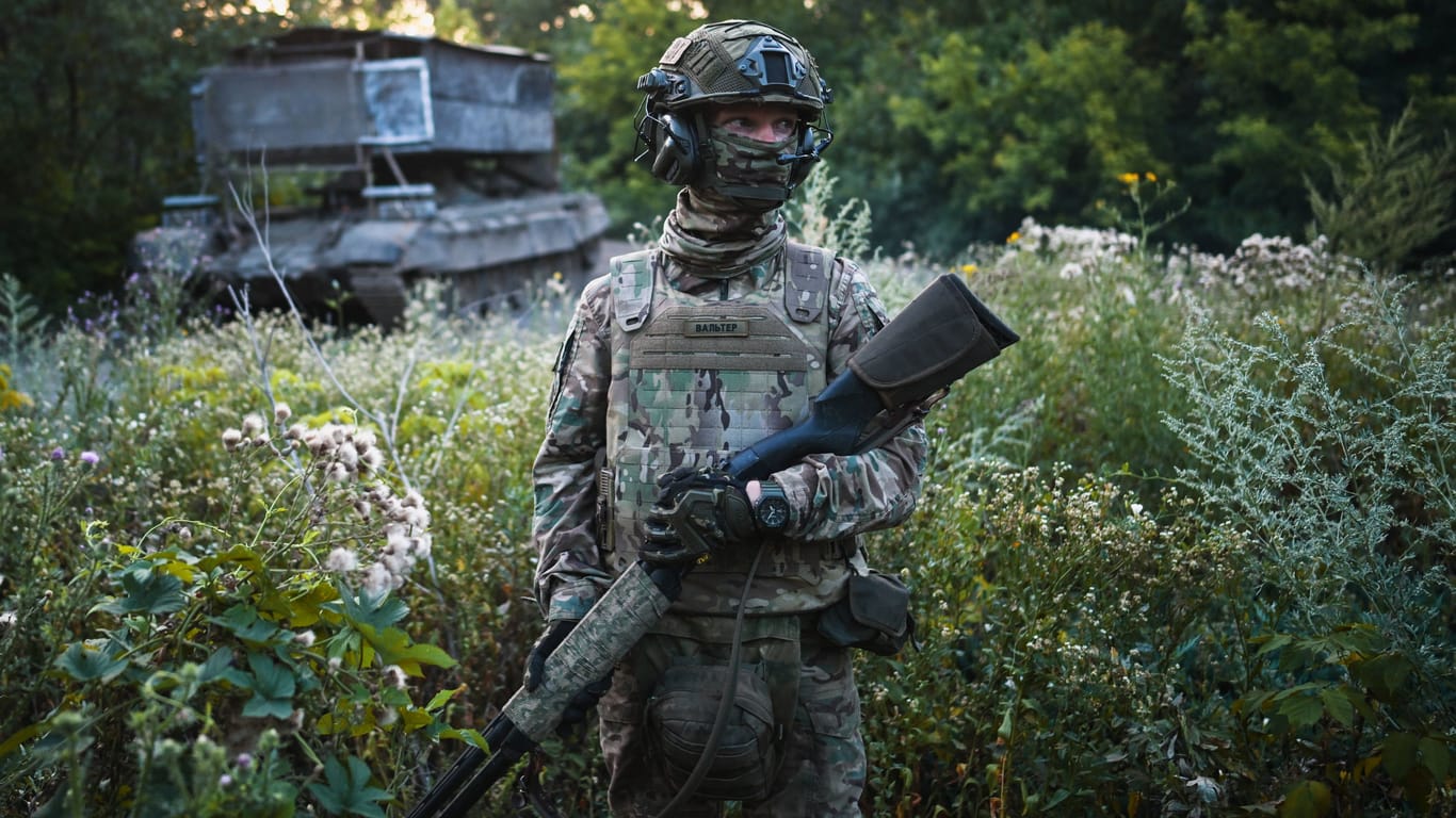 Ein russischer Soldat in der Ukraine: Wladimir Putin hält an seinen Kriegszielen fest.