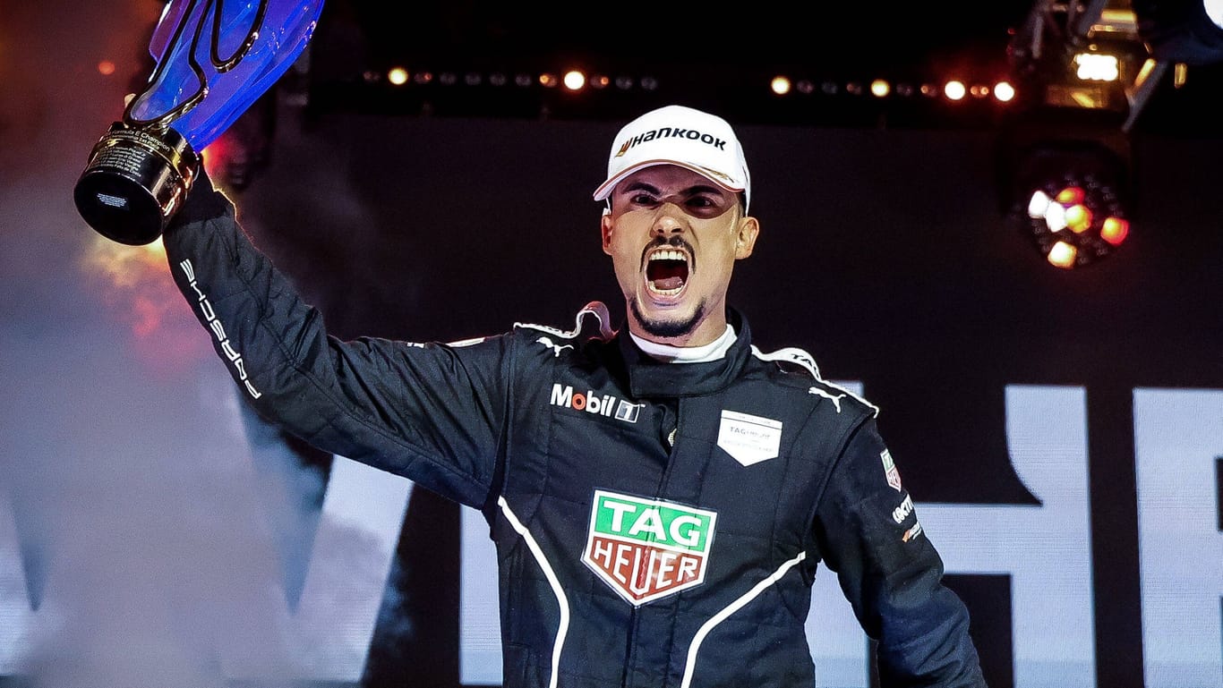 Historischer Erfolg: Pascal Wehrlein feiert seinen WM-Titel.