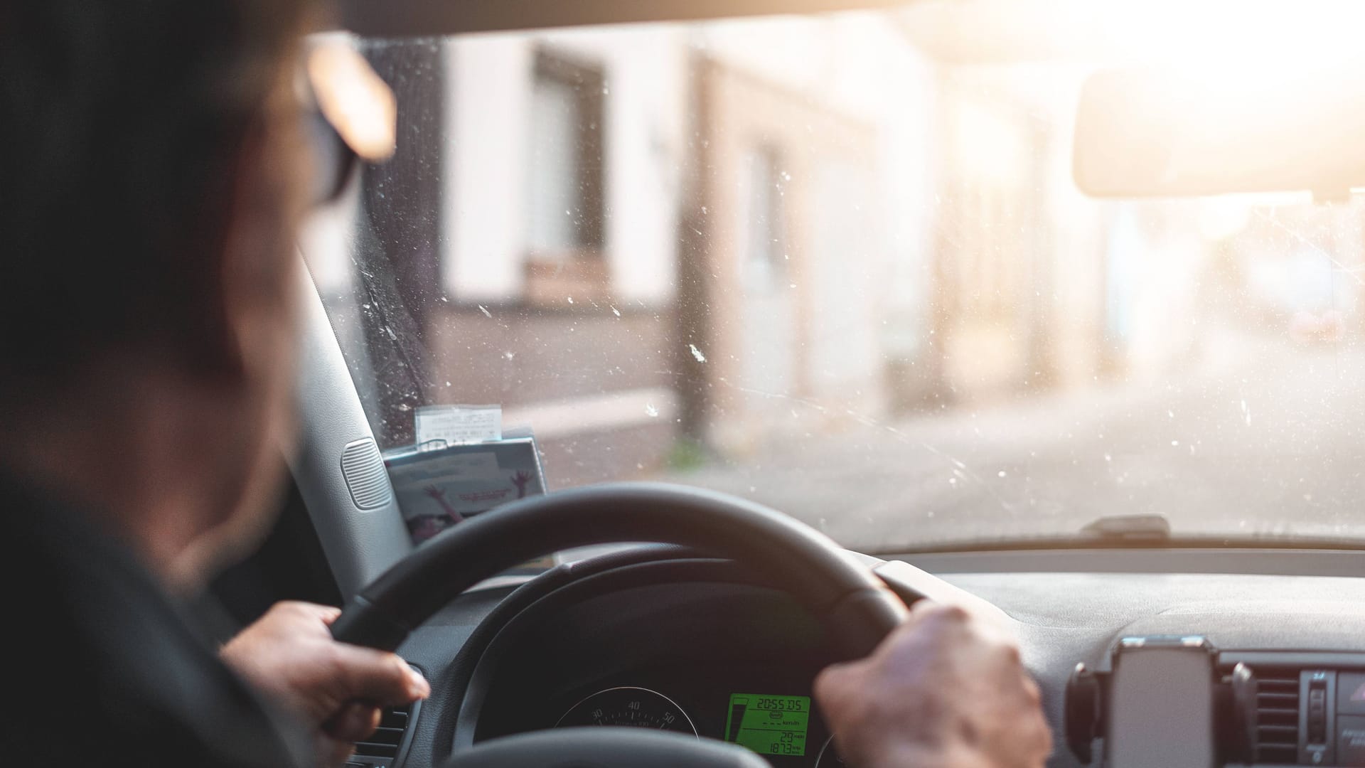 Die ersten Kilometer im neuen Auto: Behutsam einfahren ist besser, sagen Experten.