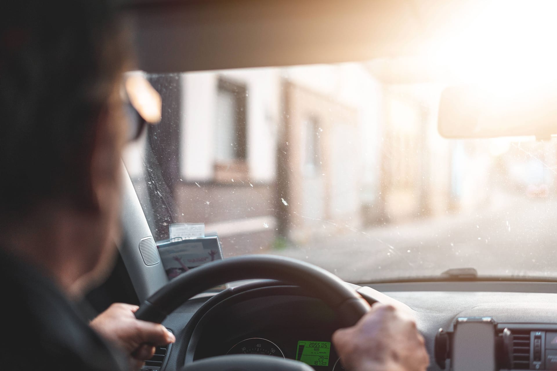 Die ersten Kilometer im neuen Auto: Behutsam einfahren ist besser, sagen Experten.