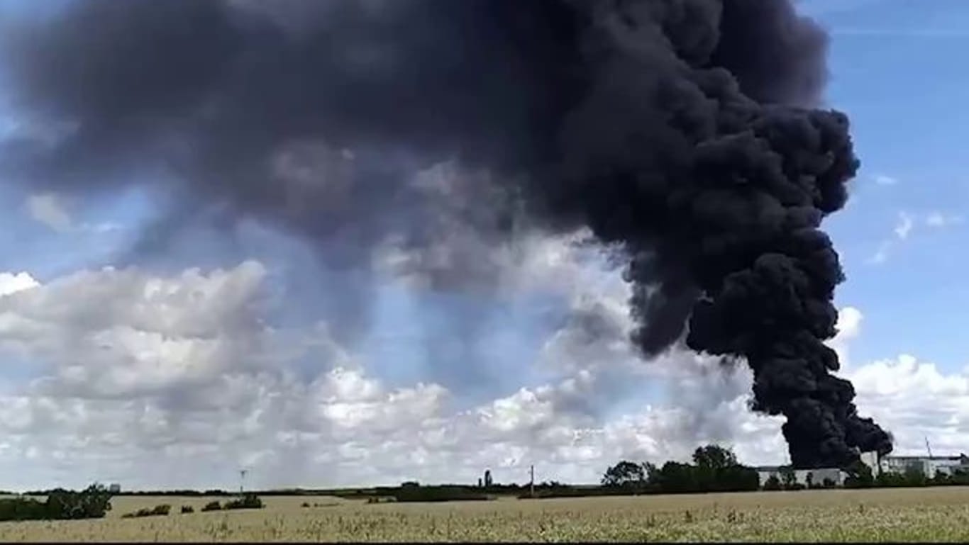 Rauchwolke beim Brand einer Kräuterfirma.