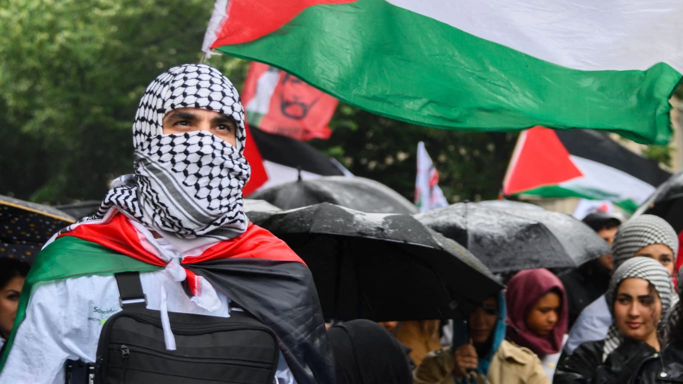 Pro-Palästina-Proteste in Paris (Symbolbild): Besonders das Linksbündnis fährt einen propalästinensischen Kurs.
