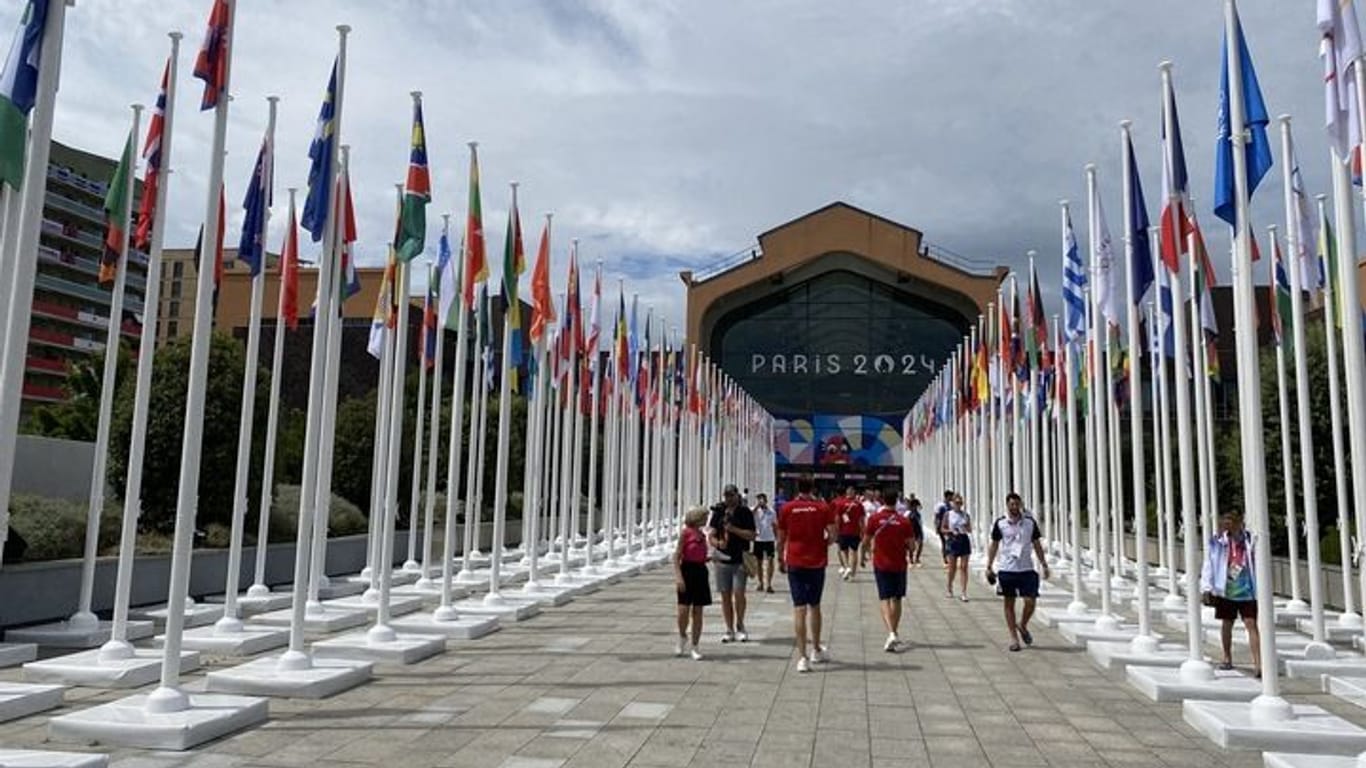 Gigantische Mensa: In der Essensausgabe im Olympischen Dorf haben bis zu 3.300 Menschen Platz.