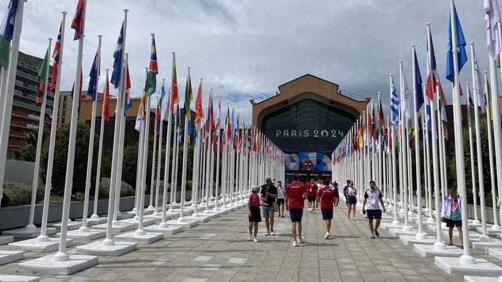 Gigantische Mensa: In der Essensausgabe im Olympischen Dorf haben bis zu 3.300 Menschen Platz.