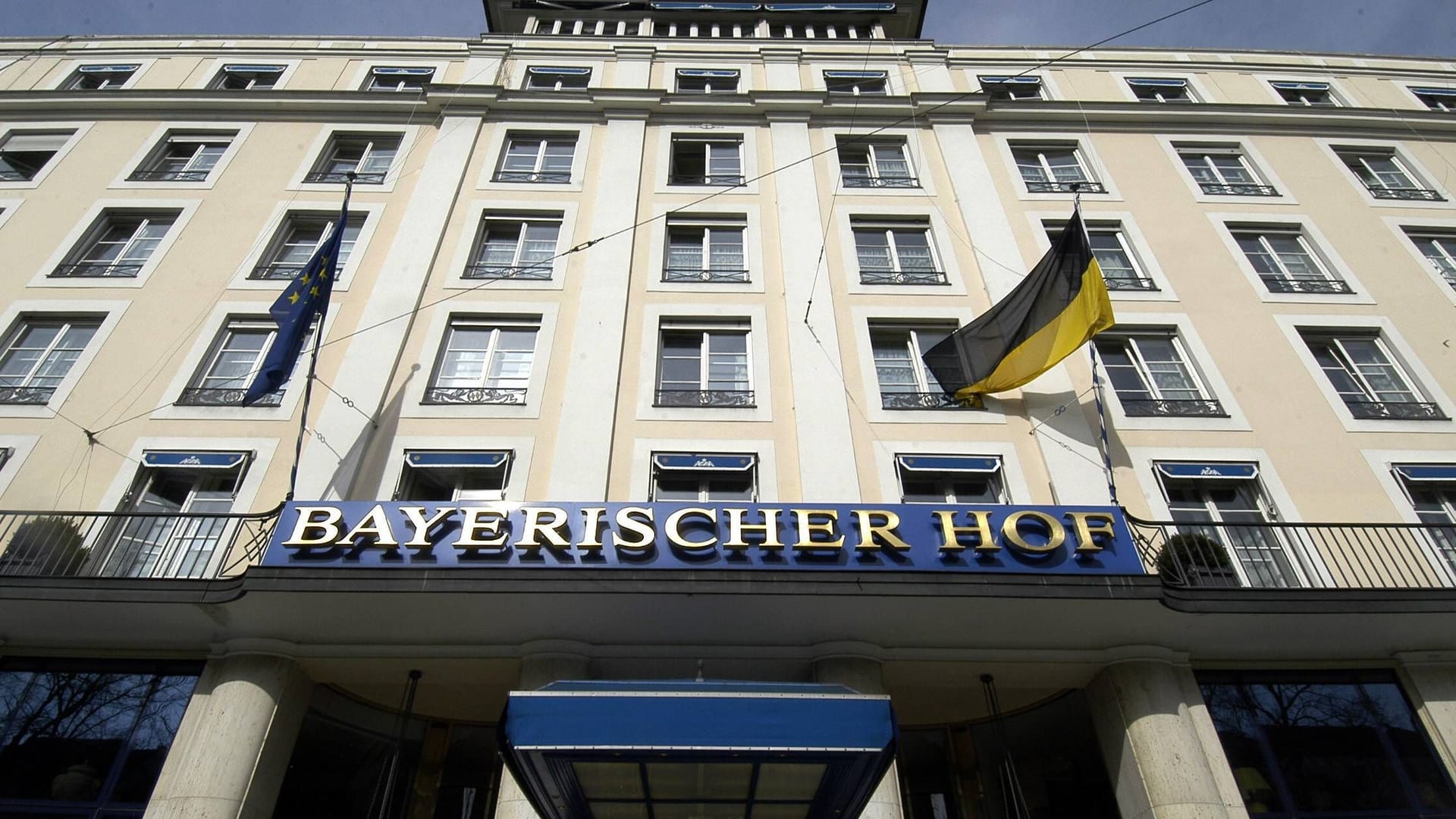 Der Bayerische Hof in München (Archivfoto): An dem Fünf-Sterne-Hotel kam es am Donnerstag zu einem Unfall. Der Bayerische Hof in München (Archivfoto): An dem Fünf-Sterne-Hotel kam es am Donnerstag zu einem Unfall.