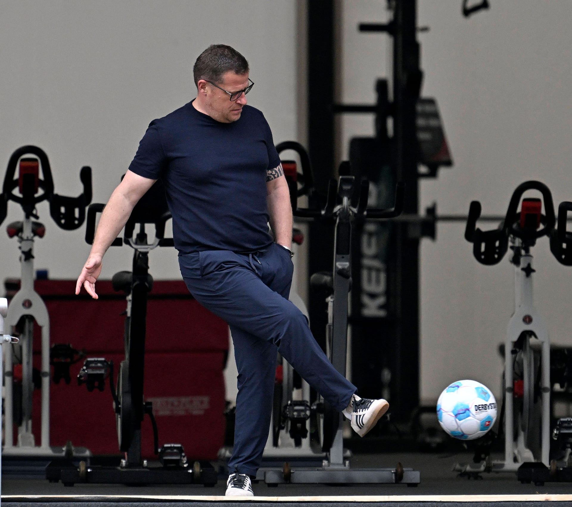 Max Eberl: Der Sportvorstand des FC Bayern hat den Fans im Trainingslager am Tegernsee ein großes Versprechen gegeben.