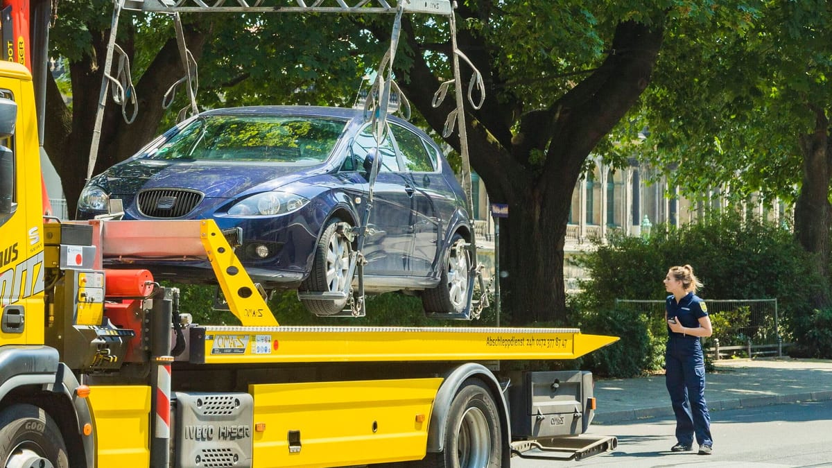 Fremdes-Auto-auf-dem-Grundst-ck-Ist-Abschleppen-lassen-erlaubt-