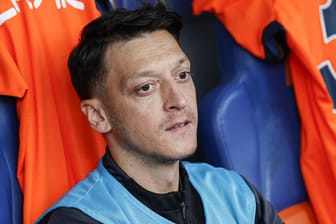 Mesut Özil im Trikot von Istanbul Basaksehir. Der Ex-Weltmeister beendete seine Karriere in der Türkei.