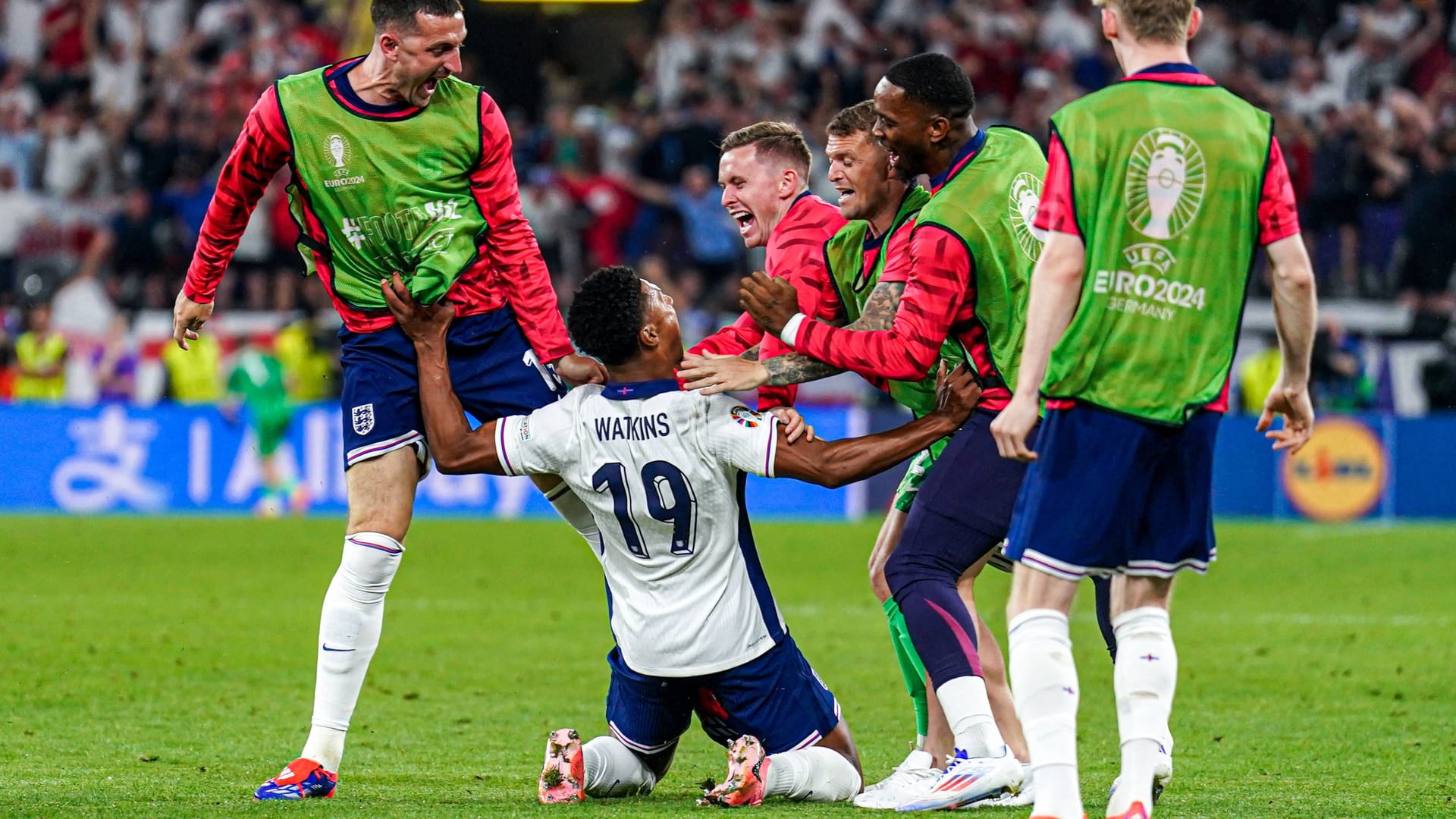 Die Erlösung: Ollie Watkins (19) hat gerade das entscheidende Tor für England geschossen.