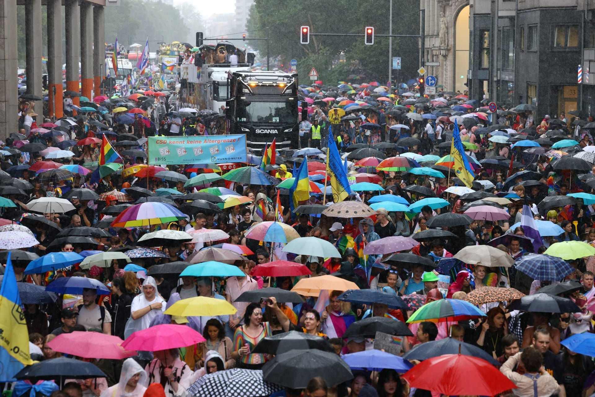 Menschenmassen in Berlin: Zum CSD werden etwa 500.000 Besucher erwartet.