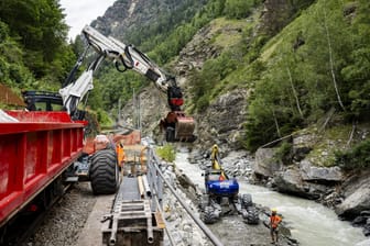 Matterhorn-Gotthard-Bahn - Reparaturarbeiten am Gleis