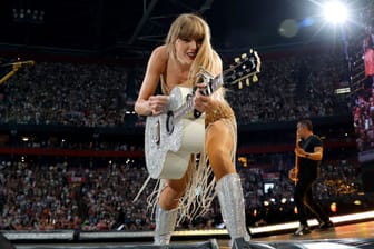 Kaum ein Superstar spielt so mit seiner Mimik und Gestik wie Taylor Swift. Sie wechselt zudem in dreieinhalb Stunden 20-mal ihr Outfit.