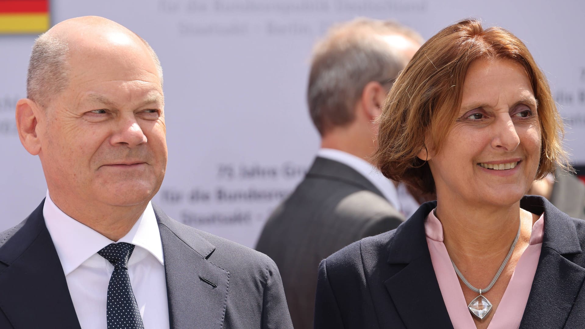 Bundeskanzler Olaf Scholz (r.) und seine Frau Britta Ernst bei einem Empfang (Archivbild).