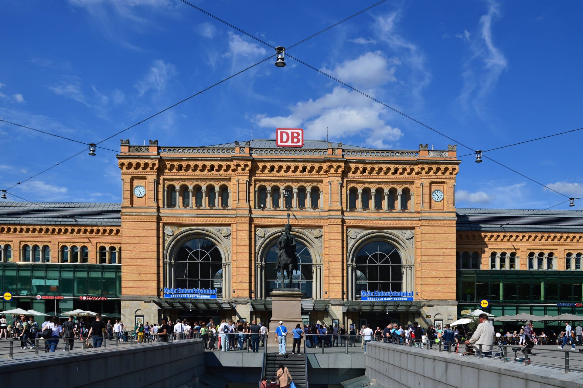 Der Hauptbahnhof in Hannover: Der Architekt des heutigen Gebäudes ist Hubert Stier.