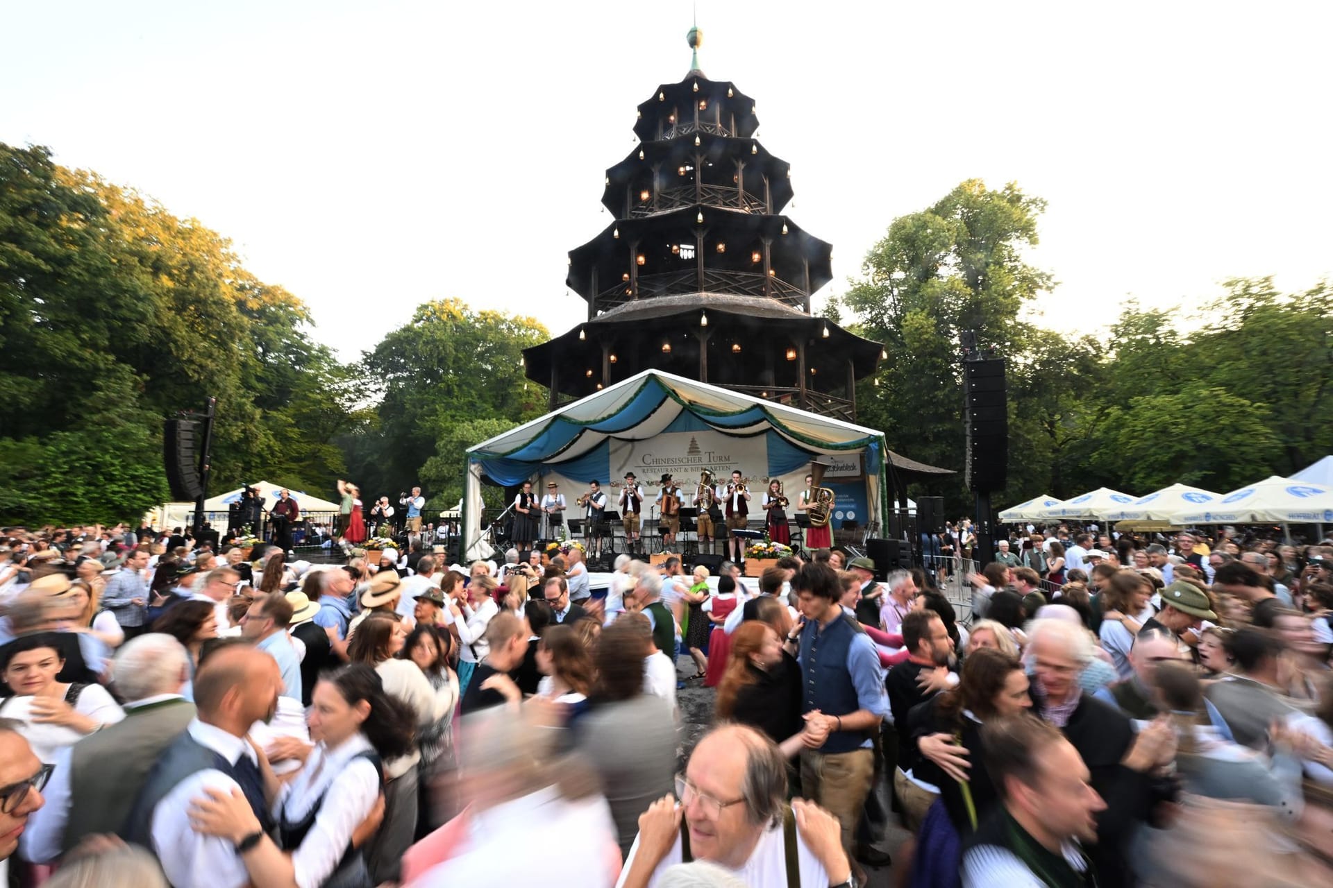 Kocherlball am Chinesischen Turm