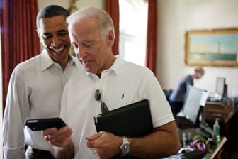 Ein Bild aus besseren Tagen: Barack Obama (l.) und Joe Biden im Weißen Haus im Jahr 2011.