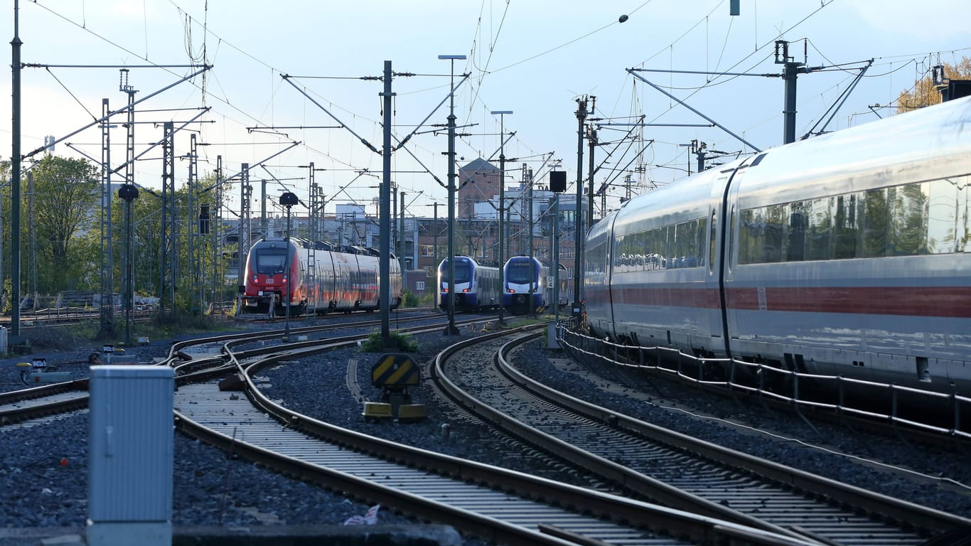 Zugverkehr am Hauptbahnhof in Hannover: Ein kaputtes Kabel führt zu Verspätungen.