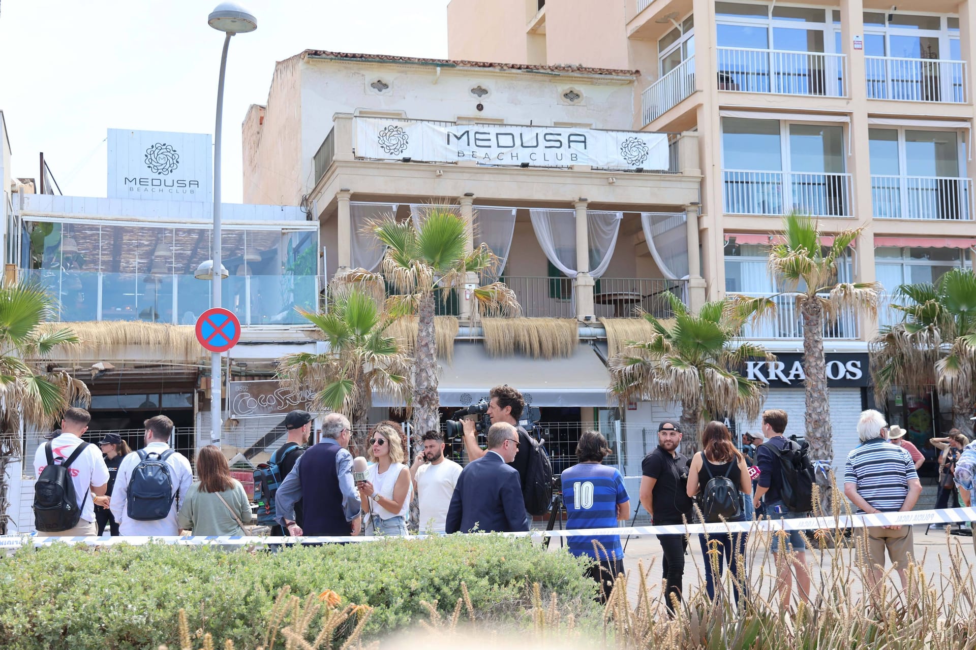 Anderthalb Monate nach dem Terrasseneinsturz in El Arenal auf Mallorca ist der "Medusa-Beach-Club" wiedereröffnet worden (Archivbild). Er heißt jetzt "Laguna Playa".