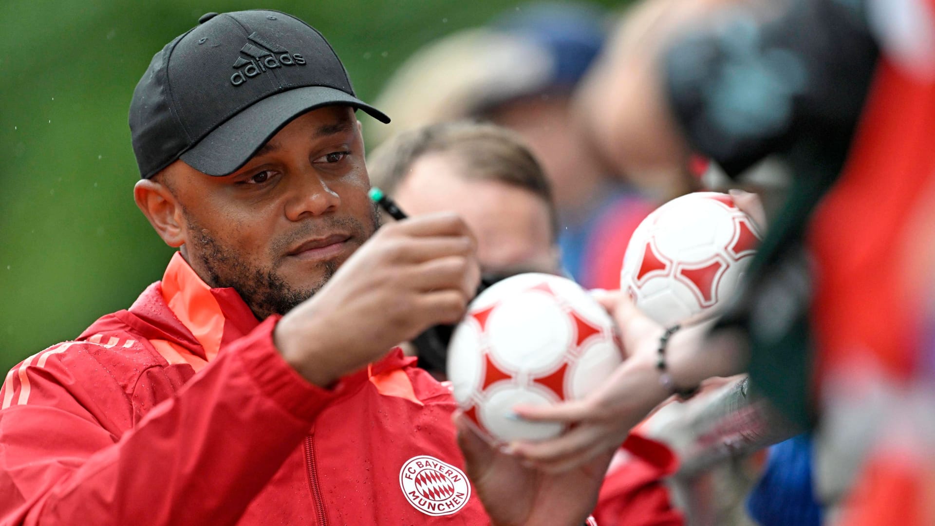 Vincent Kompany: Der neue Cheftrainer bereitet den FC Bayern derzeit im Trainingslager am Tegernsee auf die Saison vor.