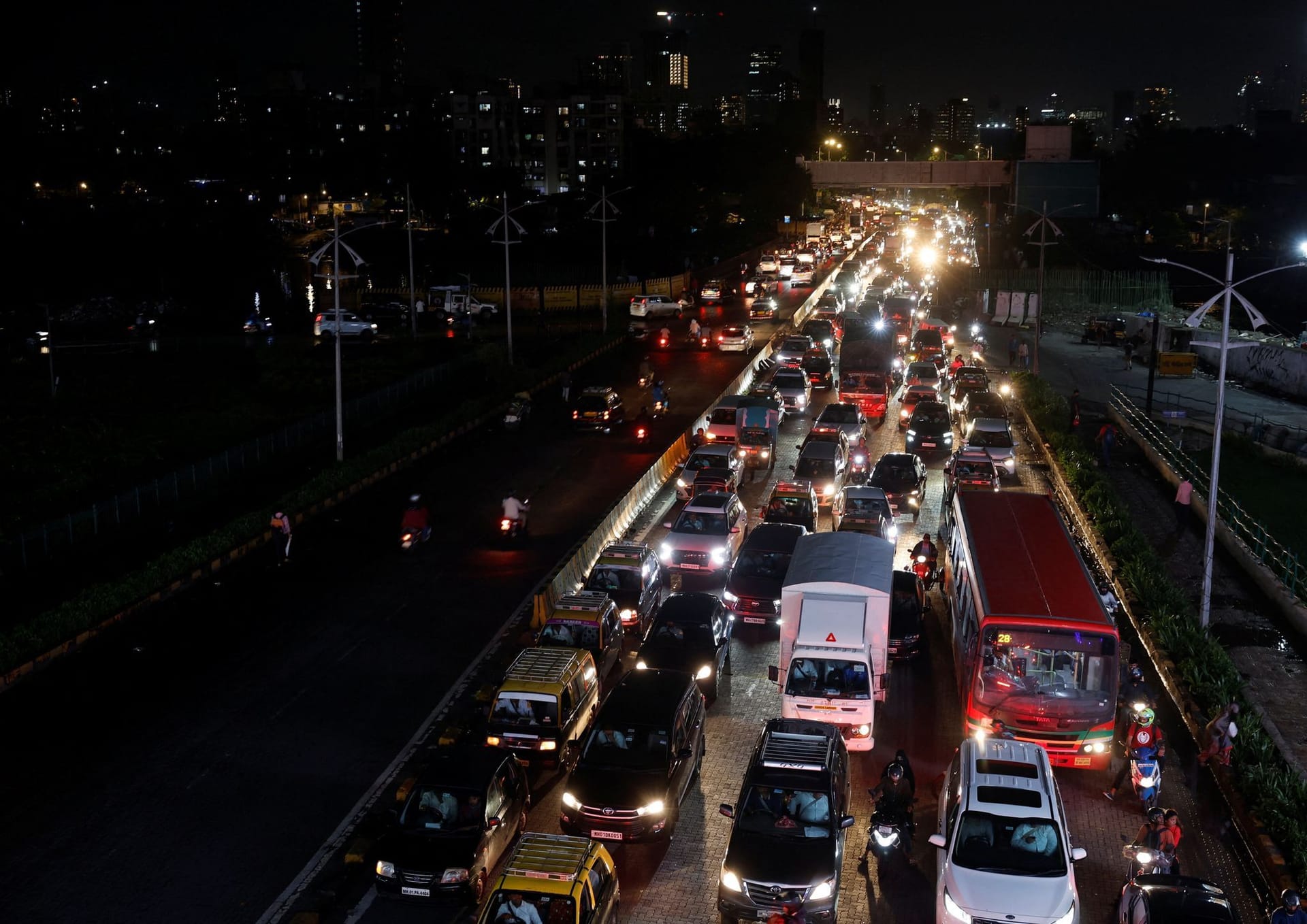 Der Verkehr in der Nähe von Anant Ambanis Hochzeitslocation in Mumbai stockt.