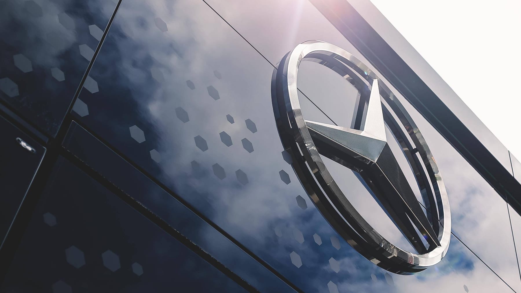 Mercedes eliminuje stałe ceny: rewolucja cenowa u producenta samochodów