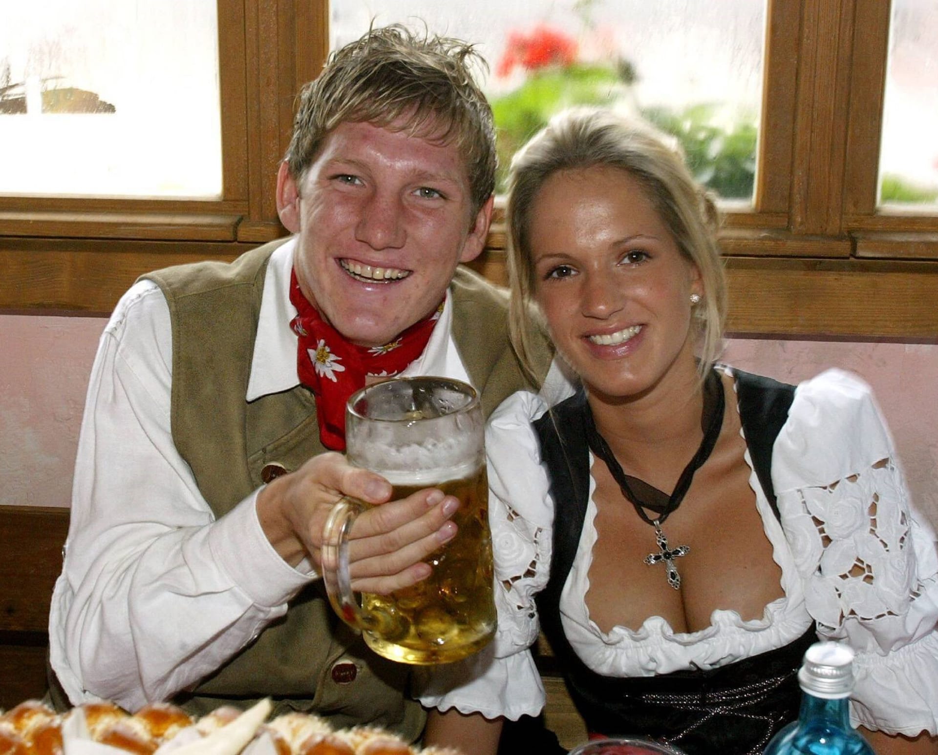 Bastian Schweinsteiger und Daniela Aumeier im Oktober 2003.