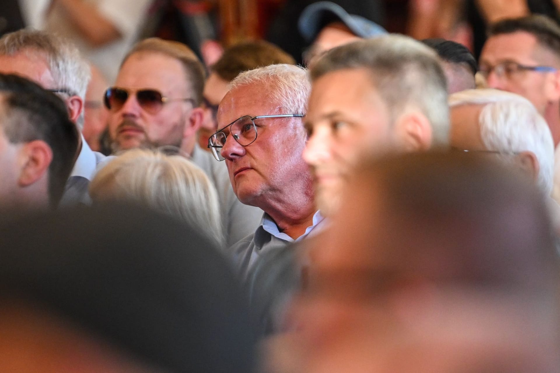Peter Kurth (M), ehemaliger Berliner Finanzsenator, bei der Auftaktveranstaltung der AfD in Brandenburg zur Landtagswahl.