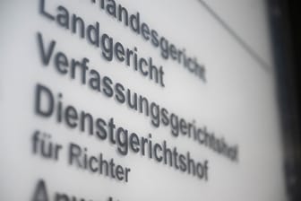 Verfassungsgerichtshof beanstandet Regelung zu Familienzuschlag.